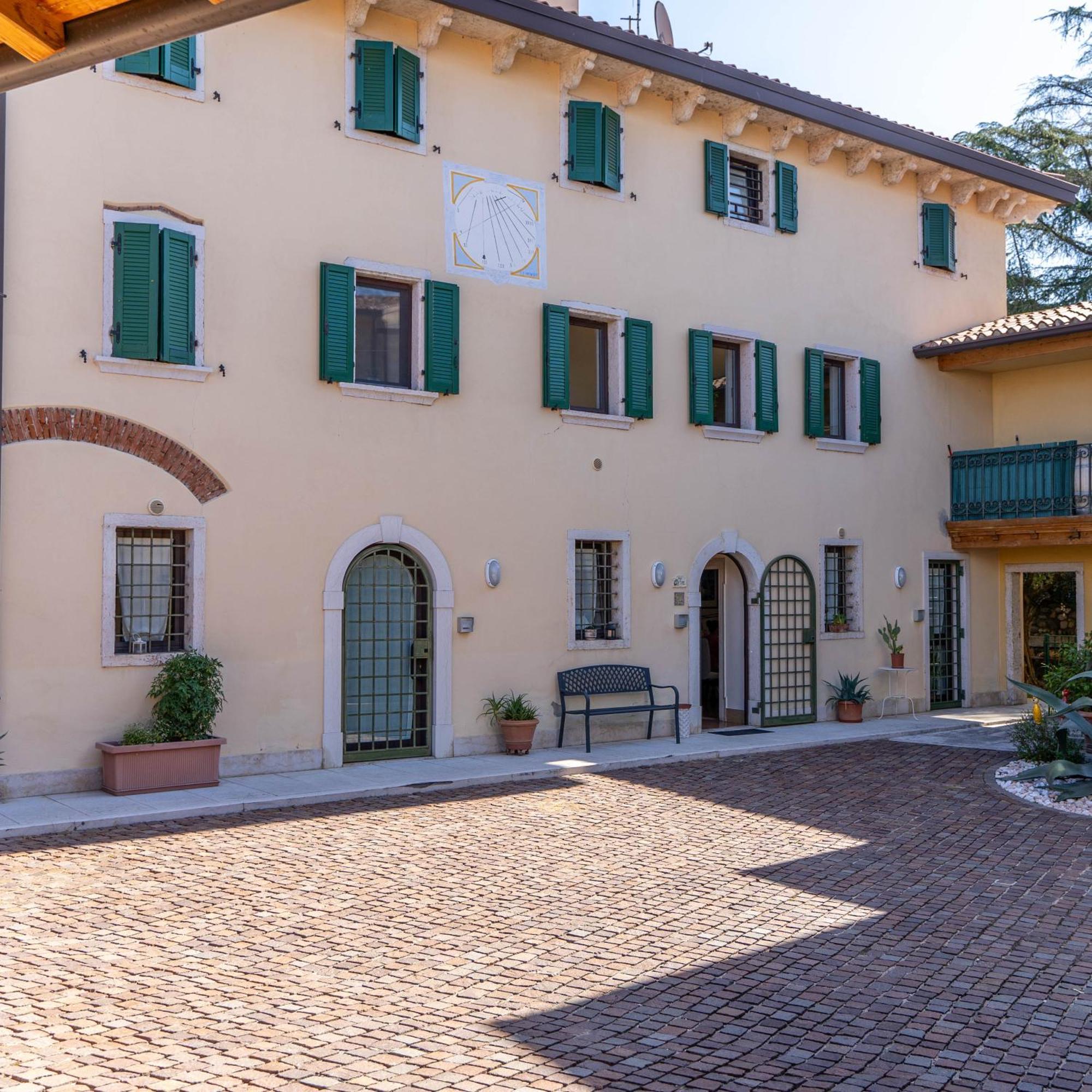 A Casa Di Tom Bed & Breakfast SantʼAmbrogio di Valpolicella Exterior foto